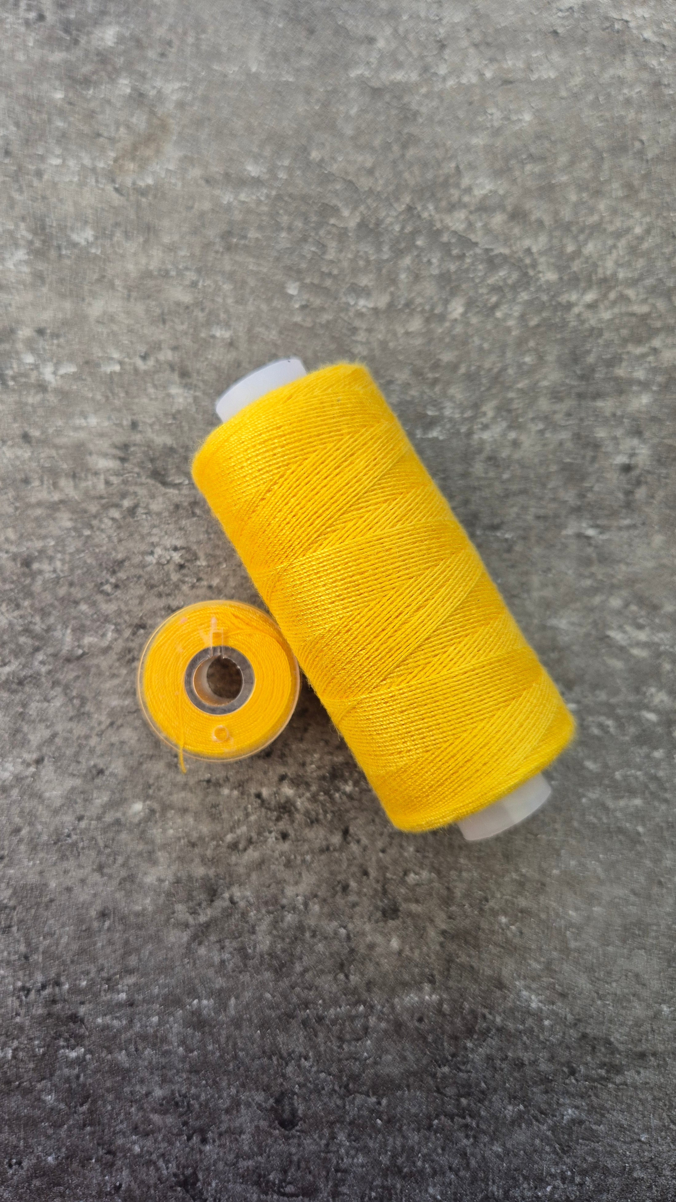 Nähgarn mit Unterfadenspule - verschiedene Farben