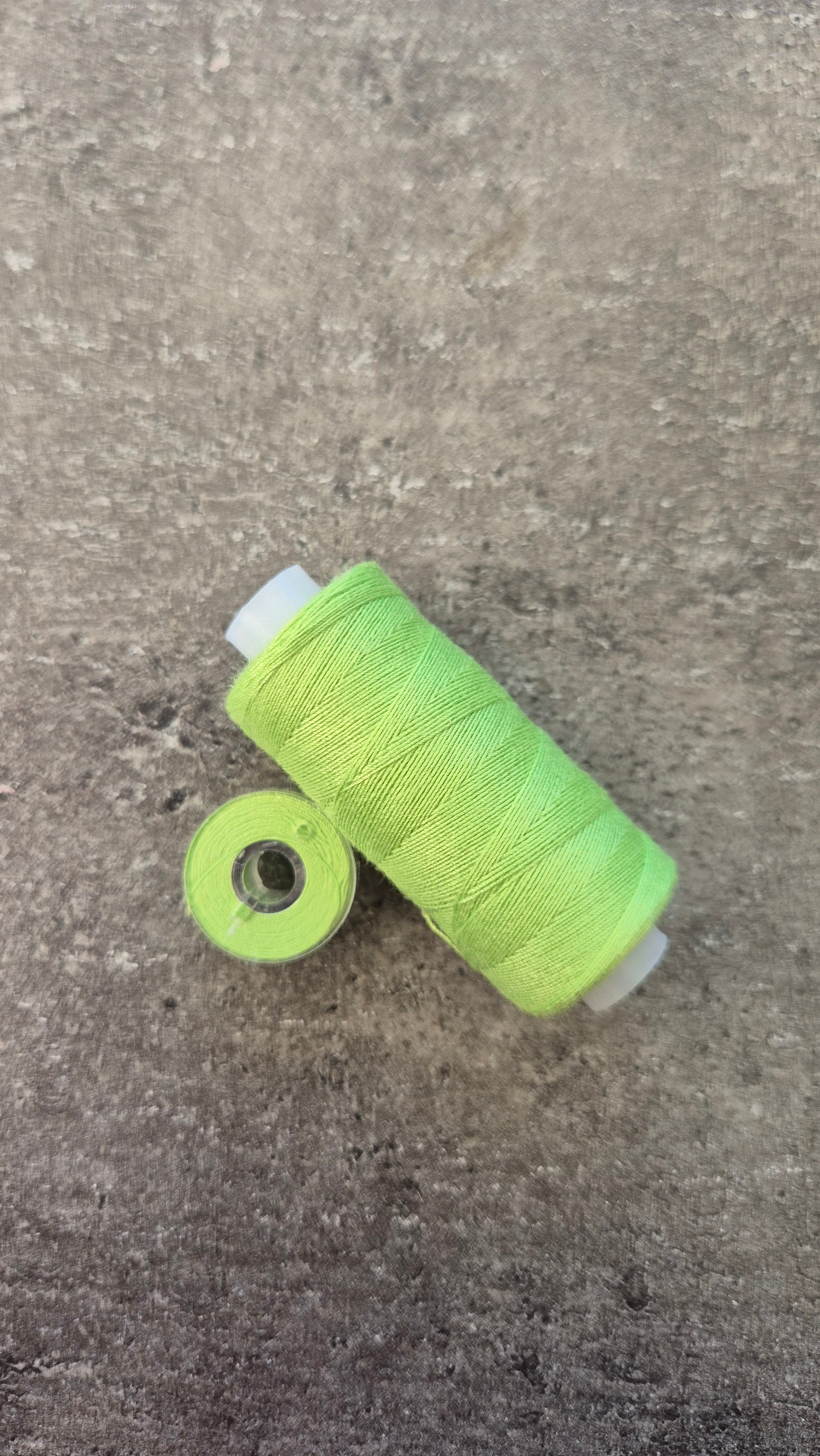 Nähgarn mit Unterfadenspule - verschiedene Farben