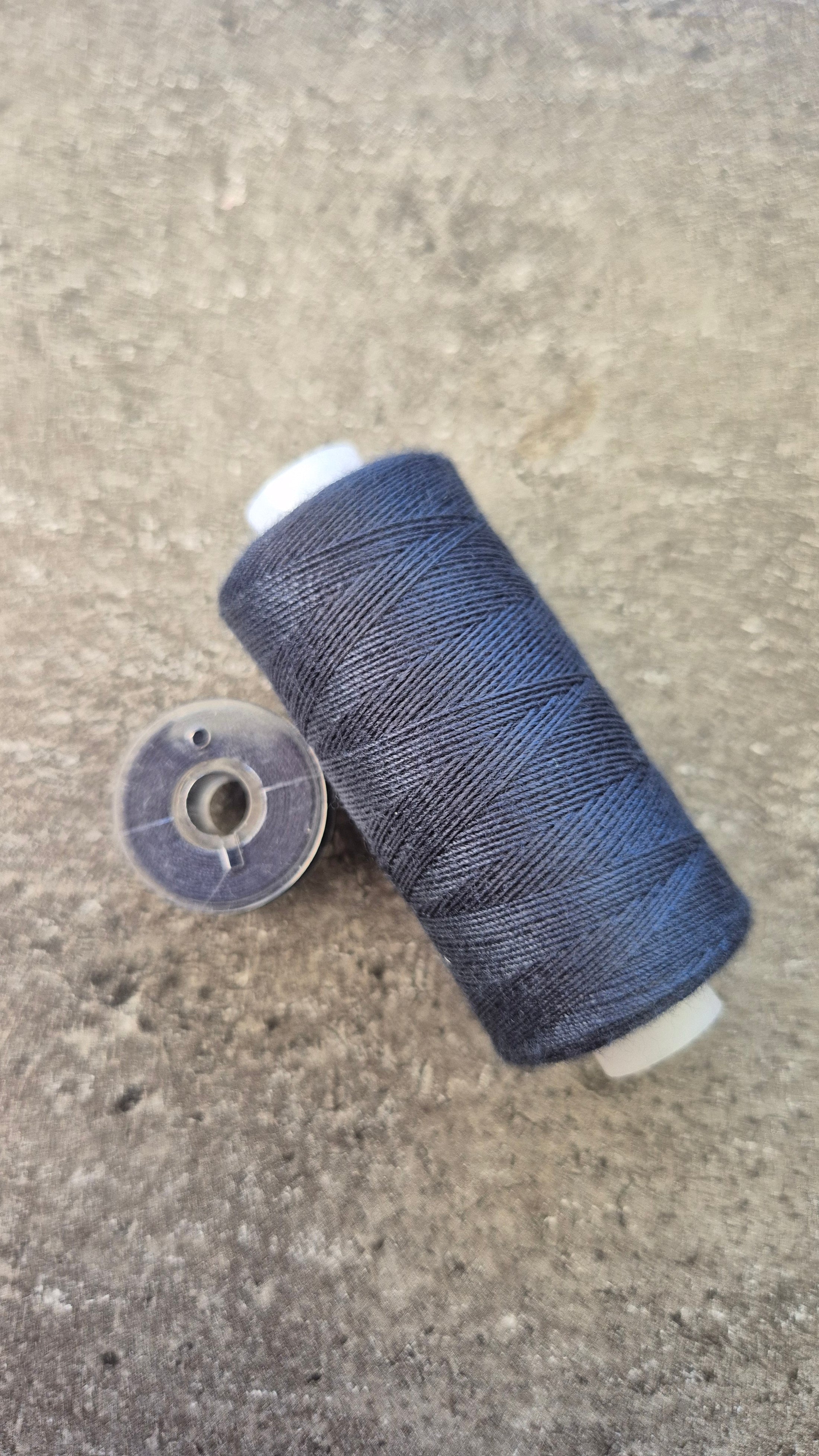 Nähgarn mit Unterfadenspule - verschiedene Farben